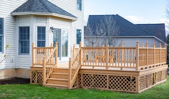 4 Hilander Dr, Albany, NY 12211