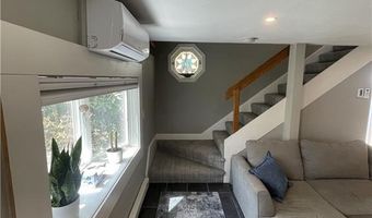 16 Dudley Ave 6, Newport, RI 02840