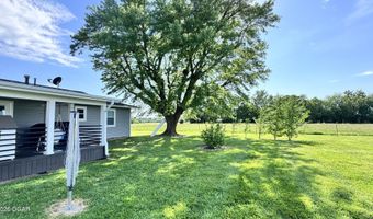 1460 14000 Rd, Altamont, KS 67330