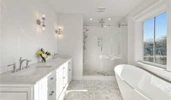 1 Knowlton Ct, Bristol, RI 02809
