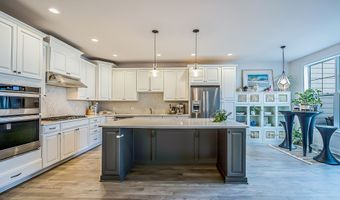 3075 N Spurway Dr, Ann Arbor, MI 48105