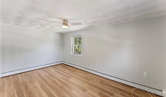 88 General Hawkins Dr, Warwick, RI 02888