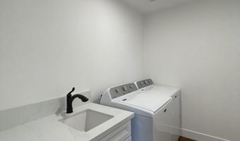 360 2ND St, Bandon, OR 97411