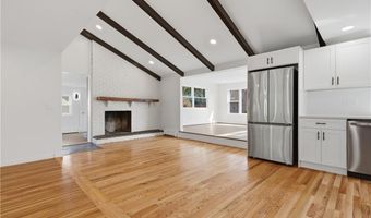 25 Stoneham St, Cranston, RI 02920