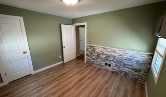 92 Woodland Dr, Aberdeen, NJ 07735