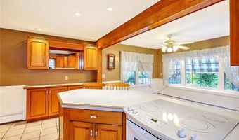 98 Iroquois Rd, Cumberland, RI 02864