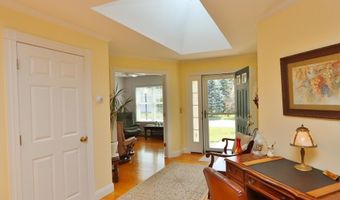 122 Chickadee Ln, Bangor, ME 04401