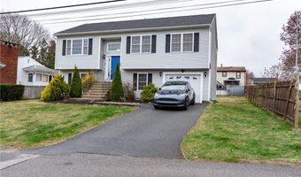 10 Flanders St, Johnston, RI 02919