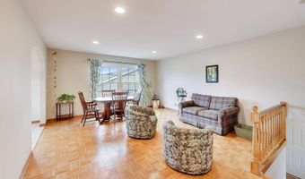 2819 N Kennicott Ave, Arlington Heights, IL 60004