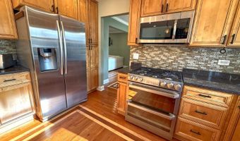 1860 Dorchester Ave, Algonquin, IL 60102