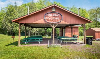 18 Holiday Dr, Albrightsville, PA 18210