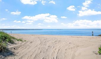 1 Offshore Rd 32, Narragansett, RI 02882