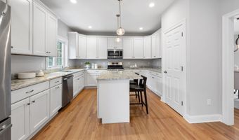 48 Willow St, Cheshire, CT 06410