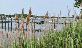 72 Sayles Ave, Warwick, RI 02889
