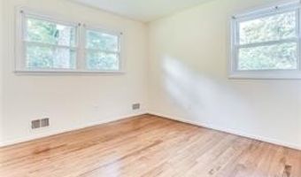 8 Apple Blossom Ct, Airmont, NY 10952