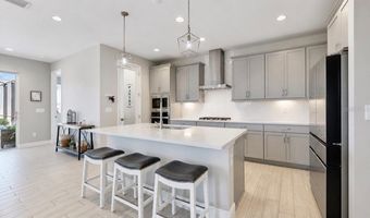 6364 ROADSTEAD Ct, Apollo Beach, FL 33572