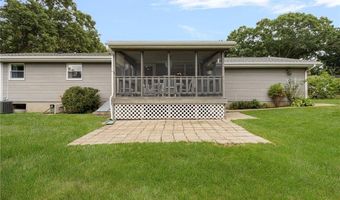 68 Birchwood Dr, Narragansett, RI 02882