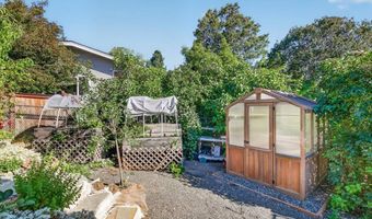 738 Fairway Ct, Ashland, OR 97520