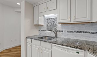 65 Hawthorne Dr 106, Bedford, NH 03110