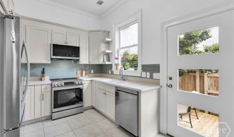 221 E 32nd St, Savannah, GA 31401