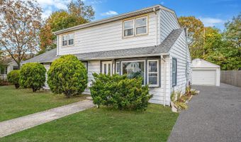 38 Somerset Rd E, Amityville, NY 11701