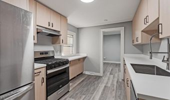 4 Maple St, Andover, NJ 07821