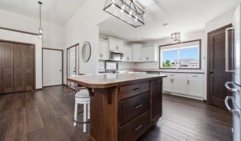 814 Curt Felt Dr, Alexandria, MN 56308
