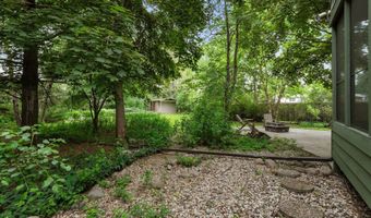 929 E NORTHWOOD Dr, Appleton, WI 54911