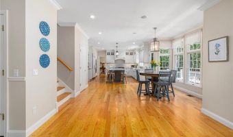 4 Brookfield Ct, East Greenwich, RI 02818