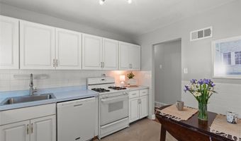 8225 Marvale Ln, Affton, MO 63123