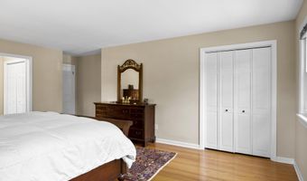 17 Schuyler Hills Rd, Albany, NY 12211
