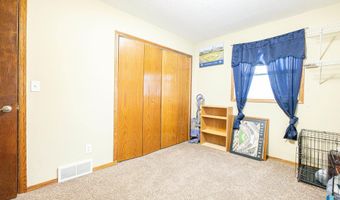 717 SW 2nd St, Madison, SD 57042