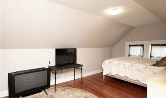 2116 Newton St, Akron, OH 44305