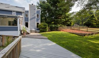7 Cormorant Dr, Middletown, NJ 07748