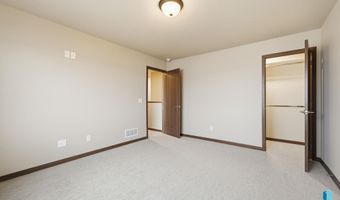 2818 E Hazelnut St, Brandon, SD 57005