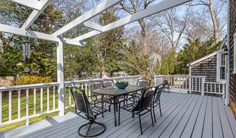 21 Old Chimney Rd, Barrington, RI 02806