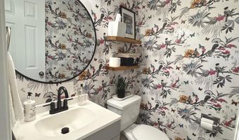 2120 S LOWELL St, Arlington, VA 22204