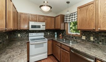 437 25th St SE, Altoona, IA 50009