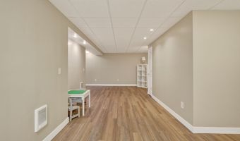 1235 Bentwood Ct, Altoona, IA 50009