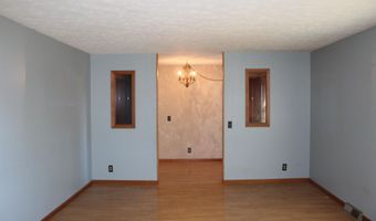 880 W Mashie Ct, Angola, IN 46703