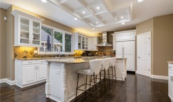 438 Club Dr, Aurora, OH 44202