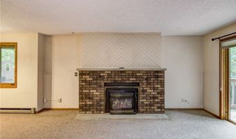 911 Woodglen Ct, Altoona, WI 54720