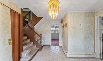 32 Brentwood Dr, Bloomfield, CT 06002