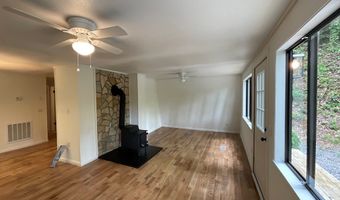 1136 Granny Squirrel Dr, Andrews, NC 28901