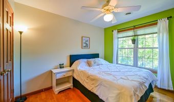 5 Warwick Ln, Athens, OH 45701
