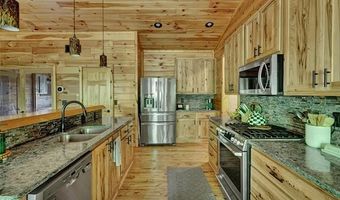5257 Brookshire Dr, Almont, MI 48003