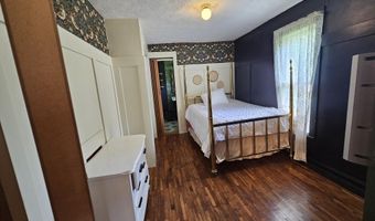 312 W Locust St, Aurora, MO 65605