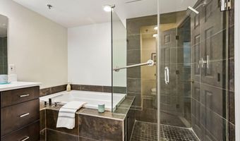 1320 N WAYNE St N 405, Arlington, VA 22201