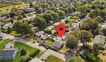 67 Linden St, Middletown, RI 02842