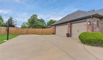 3705 Oakbrooke Ave, Bentonville, AR 72712